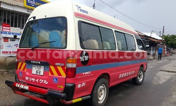 Buy Used Toyota Hiace Red Car in Dar es Salaam in Dar es Salaam Buy Used Toyota Hiace Red Car in Dar es Salaam in Dar es Salaam