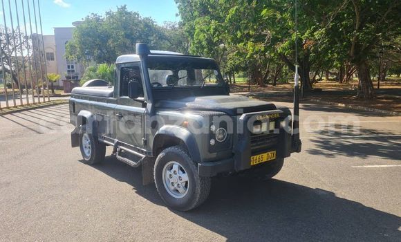 Nunua Ilio tumika Land Rover Defender Kijani Gari ndani ya Dar es Salaam nchini Dar es Salaam