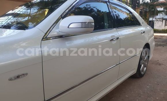 Buy Used Toyota Crown White Car in Dar es Salaam in Dar es Salaam