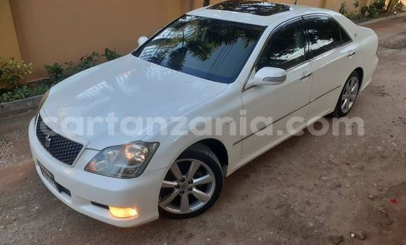 Buy Used Toyota Crown White Car in Dar es Salaam in Dar es Salaam Buy Used Toyota Crown White Car in Dar es Salaam in Dar es Salaam