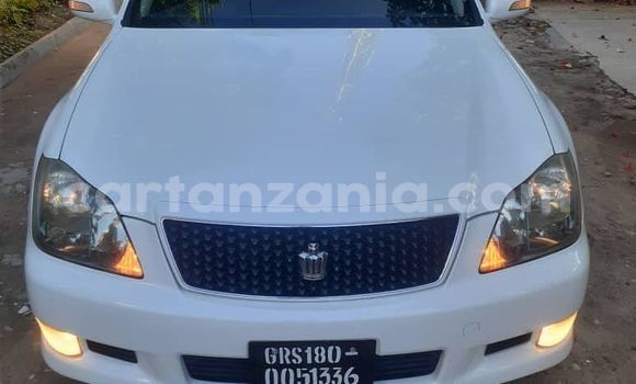 Buy Used Toyota Crown White Car in Dar es Salaam in Dar es Salaam Buy Used Toyota Crown White Car in Dar es Salaam in Dar es Salaam