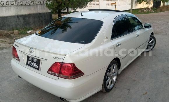 Buy Used Toyota Crown White Car in Dar es Salaam in Dar es Salaam Buy Used Toyota Crown White Car in Dar es Salaam in Dar es Salaam