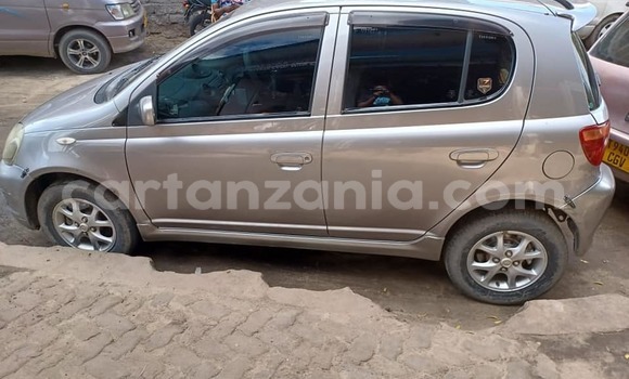 Nunua Ilio tumika Toyota Vitz Nyingine Gari ndani ya Dar es Salaam nchini Dar es Salaam