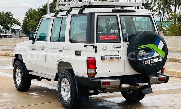 Buy Used Toyota Land Cruiser White Car in Dar es Salaam in Dar es Salaam Buy Used Toyota Land Cruiser White Car in Dar es Salaam in Dar es Salaam