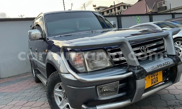 Nunua Ilio tumika Toyota Land Cruiser Prado Bluu Gari ndani ya Dar es Salaam nchini Dar es Salaam