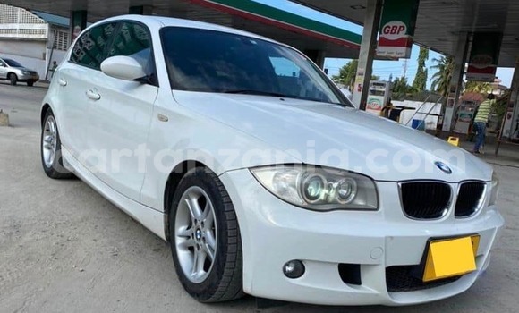 Nunua Ilio tumika BMW 1-Series Nyeupe Gari ndani ya Dar es Salaam nchini Dar es Salaam