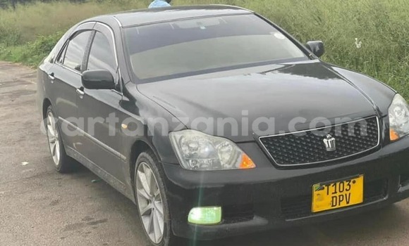 Nunua Ilio tumika Toyota Crown Nyeusi Gari ndani ya Dar es Salaam nchini Dar es Salaam