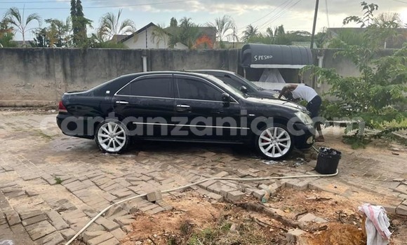 Nunua Ilio tumika Toyota Crown Nyeusi Gari ndani ya Dar es Salaam nchini Dar es Salaam Nunua Ilio tumika Toyota Crown Nyeusi Gari ndani ya Dar es Salaam nchini Dar es Salaam