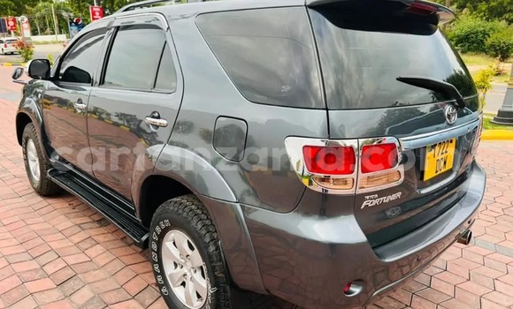 Nunua Ilio tumika Toyota Fortuner Nyingine Gari ndani ya Dar es Salaam nchini Dar es Salaam Nunua Ilio tumika Toyota Fortuner Nyingine Gari ndani ya Dar es Salaam nchini Dar es Salaam