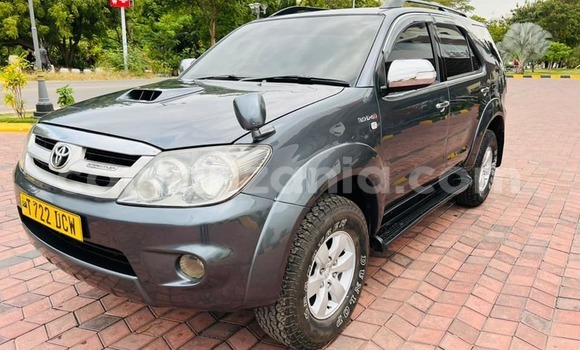Nunua Ilio tumika Toyota Fortuner Nyingine Gari ndani ya Dar es Salaam nchini Dar es Salaam Nunua Ilio tumika Toyota Fortuner Nyingine Gari ndani ya Dar es Salaam nchini Dar es Salaam