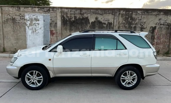 Buy Used Toyota Harrier White Car in Dar es Salaam in Dar es Salaam