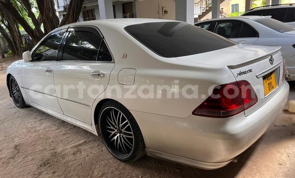 Buy Used Toyota Crown White Car in Dar es Salaam in Dar es Salaam