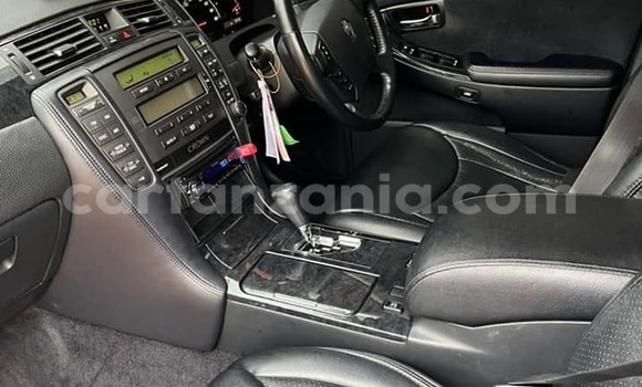 Buy Used Toyota Crown White Car in Dar es Salaam in Dar es Salaam Buy Used Toyota Crown White Car in Dar es Salaam in Dar es Salaam