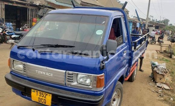 Buy Used Toyota Town Ace Blue Car in Dar es Salaam in Dar es Salaam Buy Used Toyota Town Ace Blue Car in Dar es Salaam in Dar es Salaam