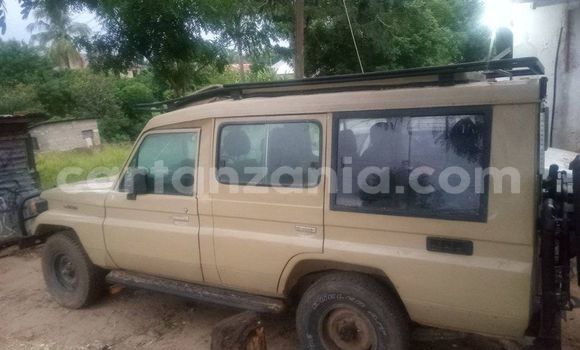 Buy Used Toyota Land Cruiser Brown Car in Dar es Salaam in Dar es Salaam