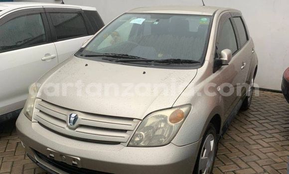 Nunua Ilio tumika Toyota IST Brown Gari ndani ya Dar es Salaam nchini Dar es Salaam