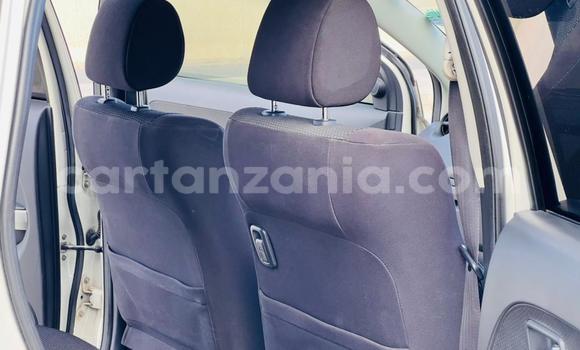 Nunua Imported Toyota IST Nyeupe Gari ndani ya Dar es Salaam nchini Dar es Salaam Nunua Imported Toyota IST Nyeupe Gari ndani ya Dar es Salaam nchini Dar es Salaam