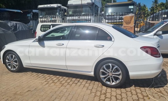 Nunua Imported Mercedes-Benz C-Classe Nyeupe Gari ndani ya Dar es Salaam nchini Dar es Salaam Nunua Imported Mercedes-Benz C-Classe Nyeupe Gari ndani ya Dar es Salaam nchini Dar es Salaam