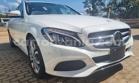 Nunua Imported Mercedes-Benz C-Classe Nyeupe Gari ndani ya Dar es Salaam nchini Dar es Salaam Nunua Imported Mercedes-Benz C-Classe Nyeupe Gari ndani ya Dar es Salaam nchini Dar es Salaam