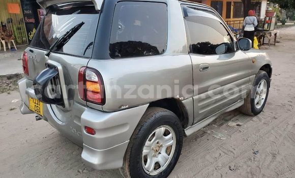 Buy Used Toyota RAV4 Silver Car in Dar es Salaam in Dar es Salaam Buy Used Toyota RAV4 Silver Car in Dar es Salaam in Dar es Salaam