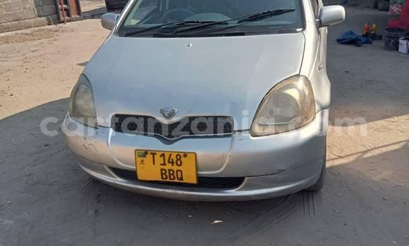 Nunua Ilio tumika Toyota Vitz Fedha Gari ndani ya Dar es Salaam nchini Dar es Salaam