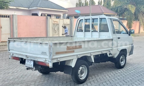 Nunua Imported Toyota Town Ace Nyeupe Gari ndani ya Dar es Salaam nchini Dar es Salaam Nunua Imported Toyota Town Ace Nyeupe Gari ndani ya Dar es Salaam nchini Dar es Salaam