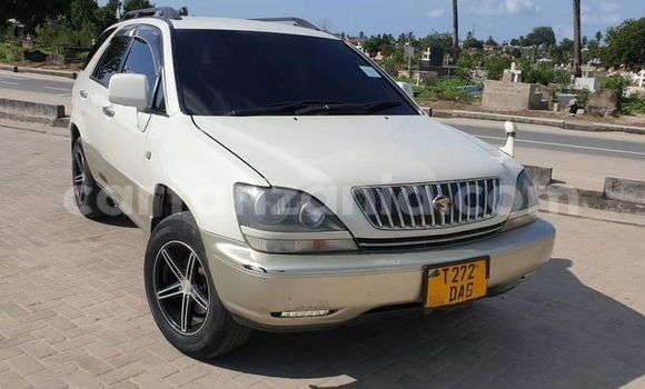 Buy Used Toyota Harrier White Car in Dar es Salaam in Dar es Salaam