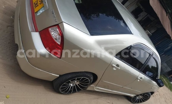 Nunua Ilio tumika Toyota Corolla Fedha Gari ndani ya Dar es Salaam nchini Dar es Salaam