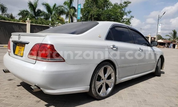 Buy Used Toyota Crown White Car in Dar es Salaam in Dar es Salaam Buy Used Toyota Crown White Car in Dar es Salaam in Dar es Salaam