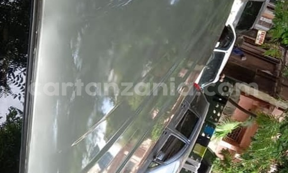 Buy Used Toyota Crown White Car in Dar es Salaam in Dar es Salaam Buy Used Toyota Crown White Car in Dar es Salaam in Dar es Salaam