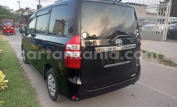 Nunua Imported Toyota Noah Nyeusi Gari ndani ya Dar es Salaam nchini Dar es Salaam Nunua Imported Toyota Noah Nyeusi Gari ndani ya Dar es Salaam nchini Dar es Salaam