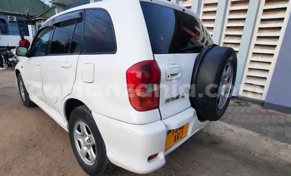 Buy Used Toyota RAV4 White Car in Dar es Salaam in Dar es Salaam Buy Used Toyota RAV4 White Car in Dar es Salaam in Dar es Salaam