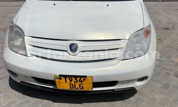Buy Used Toyota IST White Car in Dar es Salaam in Dar es Salaam Buy Used Toyota IST White Car in Dar es Salaam in Dar es Salaam