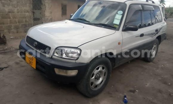 Buy Used Toyota RAV4 White Car in Dar es Salaam in Dar es Salaam Buy Used Toyota RAV4 White Car in Dar es Salaam in Dar es Salaam