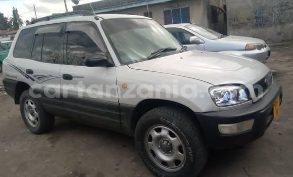 Buy Used Toyota RAV4 White Car in Dar es Salaam in Dar es Salaam Buy Used Toyota RAV4 White Car in Dar es Salaam in Dar es Salaam