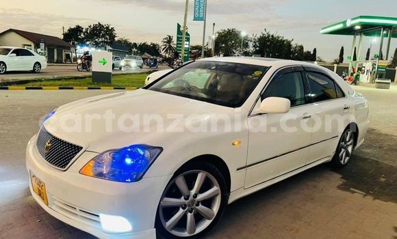 Buy Used Toyota Crown White Car in Dar es Salaam in Dar es Salaam Buy Used Toyota Crown White Car in Dar es Salaam in Dar es Salaam