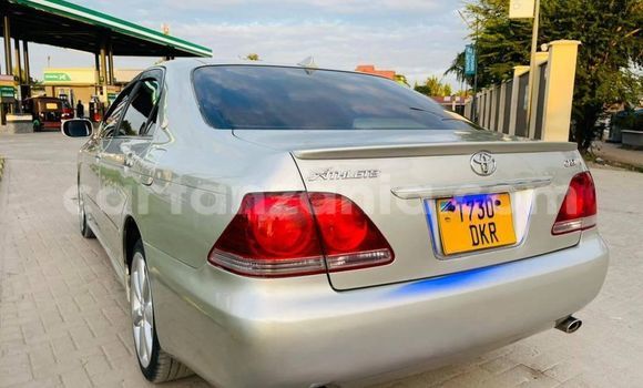 Buy Used Toyota Crown Silver Car in Dar es Salaam in Dar es Salaam Buy Used Toyota Crown Silver Car in Dar es Salaam in Dar es Salaam