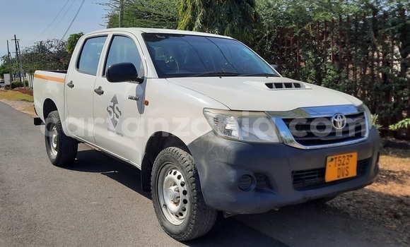 Buy Used Toyota Hilux White Car in Dar es Salaam in Dar es Salaam