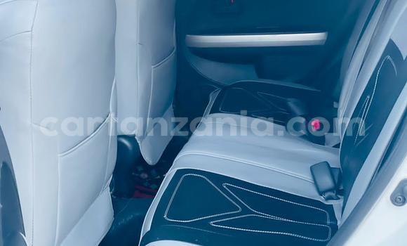 Nunua Ilio tumika Toyota IST Nyeupe Gari ndani ya Dar es Salaam nchini Dar es Salaam Nunua Ilio tumika Toyota IST Nyeupe Gari ndani ya Dar es Salaam nchini Dar es Salaam