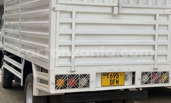 Nunua Ilio tumika Mitsubishi Fuso Fighter Nyeupe Lori ndani ya Arusha nchini Arusha Nunua Ilio tumika Mitsubishi Fuso Fighter Nyeupe Lori ndani ya Arusha nchini Arusha