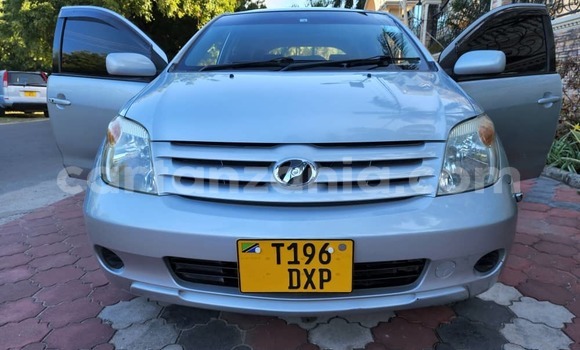 Buy Used Toyota IST White Car in Dar es Salaam in Dar es Salaam Buy Used Toyota IST White Car in Dar es Salaam in Dar es Salaam
