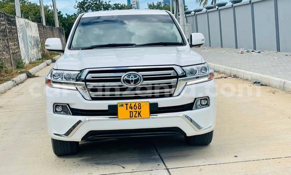 Nunua Ilio tumika Toyota Land Cruiser Nyeupe Gari ndani ya Dar es Salaam nchini Dar es Salaam Nunua Ilio tumika Toyota Land Cruiser Nyeupe Gari ndani ya Dar es Salaam nchini Dar es Salaam