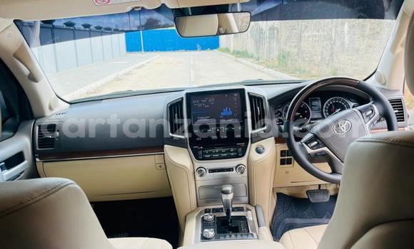 Nunua Ilio tumika Toyota Land Cruiser Nyeupe Gari ndani ya Dar es Salaam nchini Dar es Salaam Nunua Ilio tumika Toyota Land Cruiser Nyeupe Gari ndani ya Dar es Salaam nchini Dar es Salaam