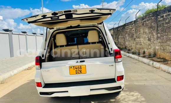 Nunua Ilio tumika Toyota Land Cruiser Nyeupe Gari ndani ya Dar es Salaam nchini Dar es Salaam Nunua Ilio tumika Toyota Land Cruiser Nyeupe Gari ndani ya Dar es Salaam nchini Dar es Salaam