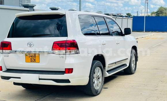 Nunua Ilio tumika Toyota Land Cruiser Nyeupe Gari ndani ya Dar es Salaam nchini Dar es Salaam Nunua Ilio tumika Toyota Land Cruiser Nyeupe Gari ndani ya Dar es Salaam nchini Dar es Salaam