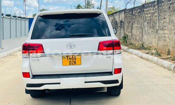 Nunua Ilio tumika Toyota Land Cruiser Nyeupe Gari ndani ya Dar es Salaam nchini Dar es Salaam Nunua Ilio tumika Toyota Land Cruiser Nyeupe Gari ndani ya Dar es Salaam nchini Dar es Salaam