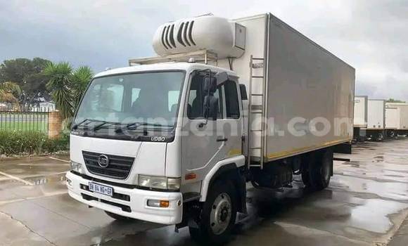 Nunua Ilio tumika Isuzu FTR 850 Nyeupe Lori ndani ya Dodoma nchini Dodoma Nunua Ilio tumika Isuzu FTR 850 Nyeupe Lori ndani ya Dodoma nchini Dodoma