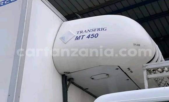 Nunua Ilio tumika Isuzu FTR 850 Nyeupe Lori ndani ya Dodoma nchini Dodoma Nunua Ilio tumika Isuzu FTR 850 Nyeupe Lori ndani ya Dodoma nchini Dodoma