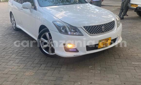 Nunua Ilio tumika Toyota Crown Nyeupe Gari ndani ya Dar es Salaam nchini Dar es Salaam Nunua Ilio tumika Toyota Crown Nyeupe Gari ndani ya Dar es Salaam nchini Dar es Salaam