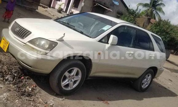 Buy Used Toyota Harrier White Car in Dar es Salaam in Dar es Salaam